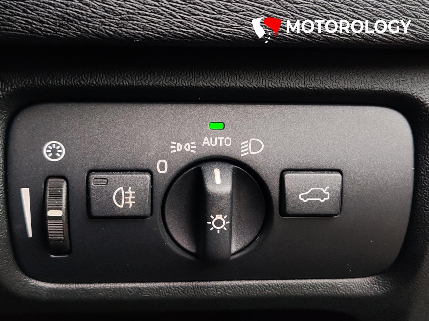 Used Volvo V40 2014 for sale - 77797870: Photo 33