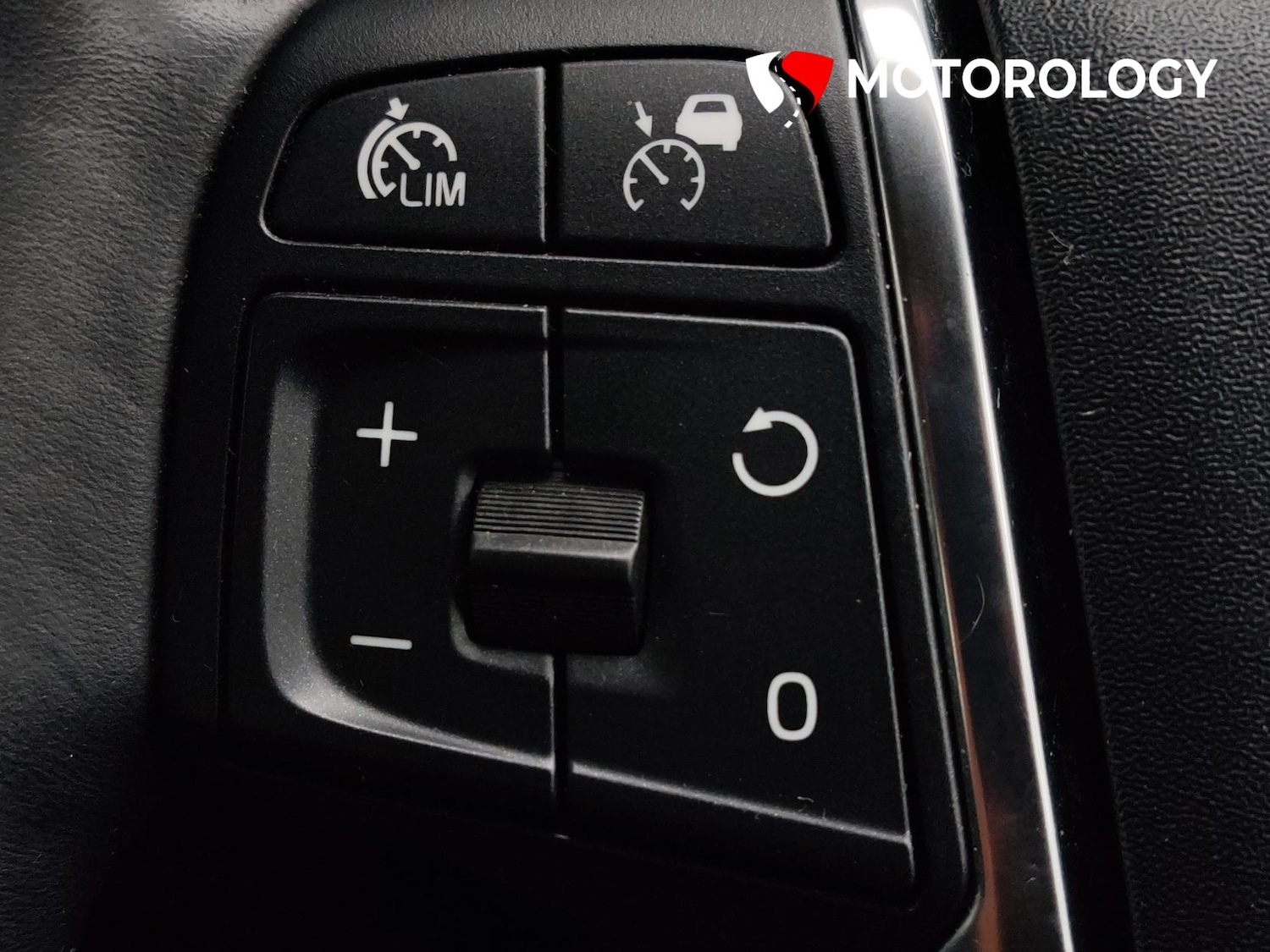 Used Volvo V40 2014 for sale - 77797870: Photo 34