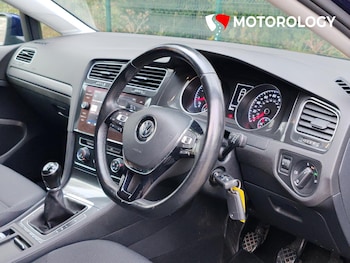 Used Volkswagen Golf 2017 for sale - 77020010: Photo