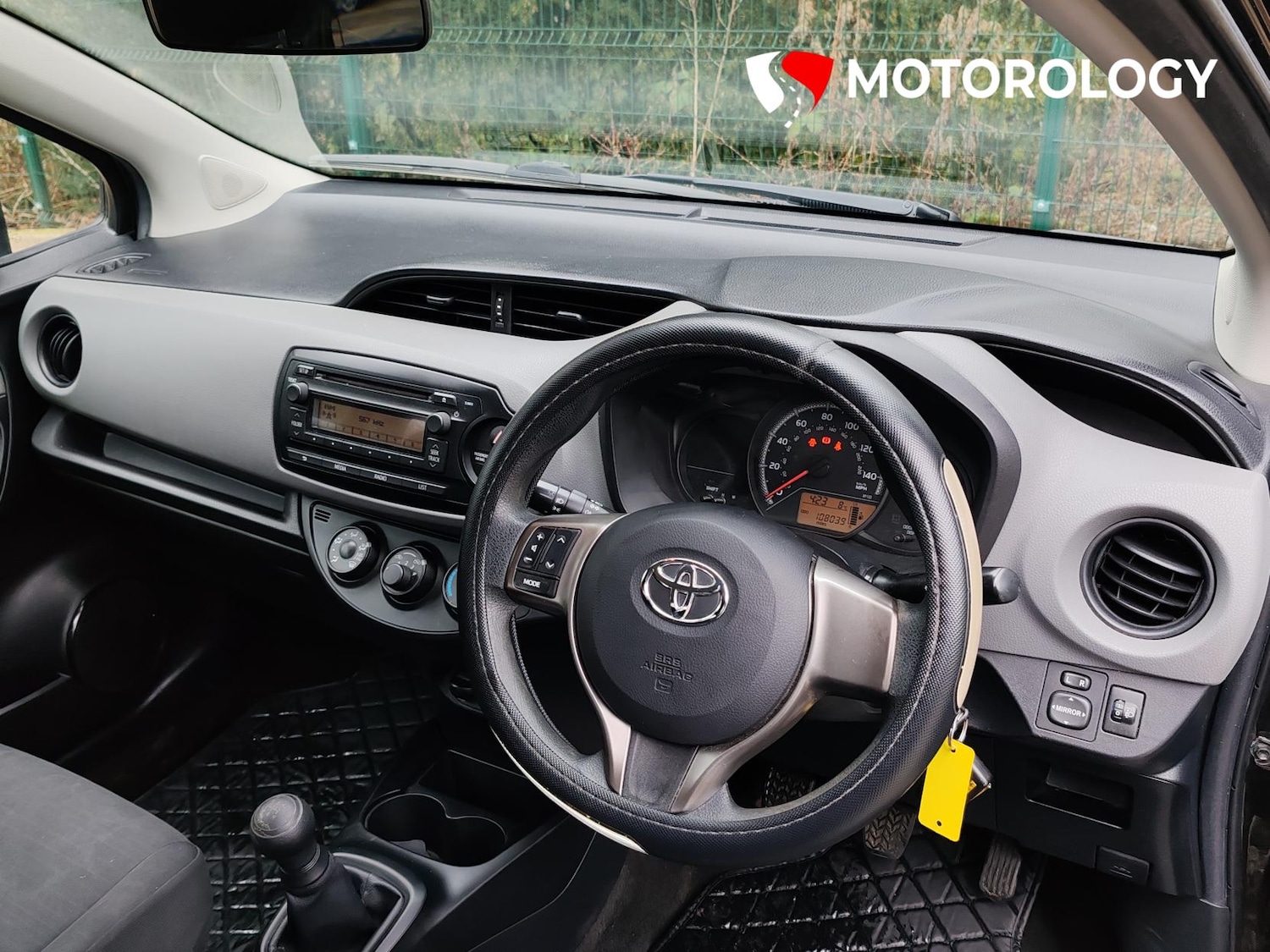 Used Toyota Yaris 2015 for sale - 77778714: Photo 3