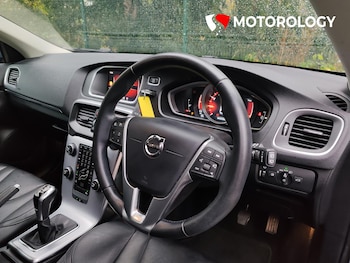 Used Volvo V40 2018 for sale - 76534328: Photo