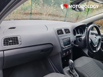 Used Volkswagen Polo 2017 for sale - 76957318: Photo