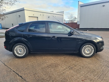Used Ford Focus 2010 for sale - 77610639: Photo