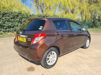 Used Toyota Yaris 2013 for sale - 77976889: Photo