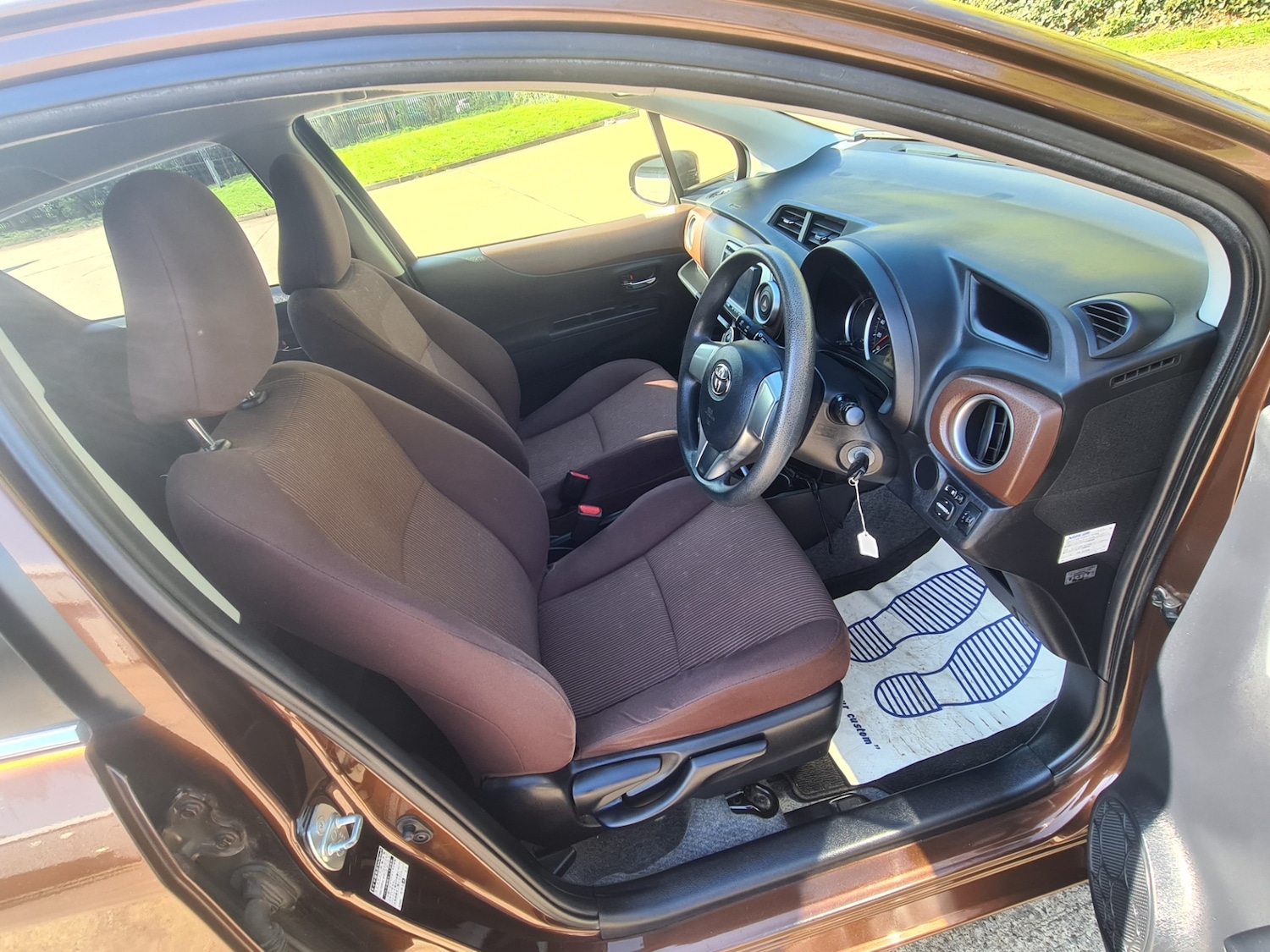 Used Toyota Yaris 2013 for sale - 77976889: Photo 4