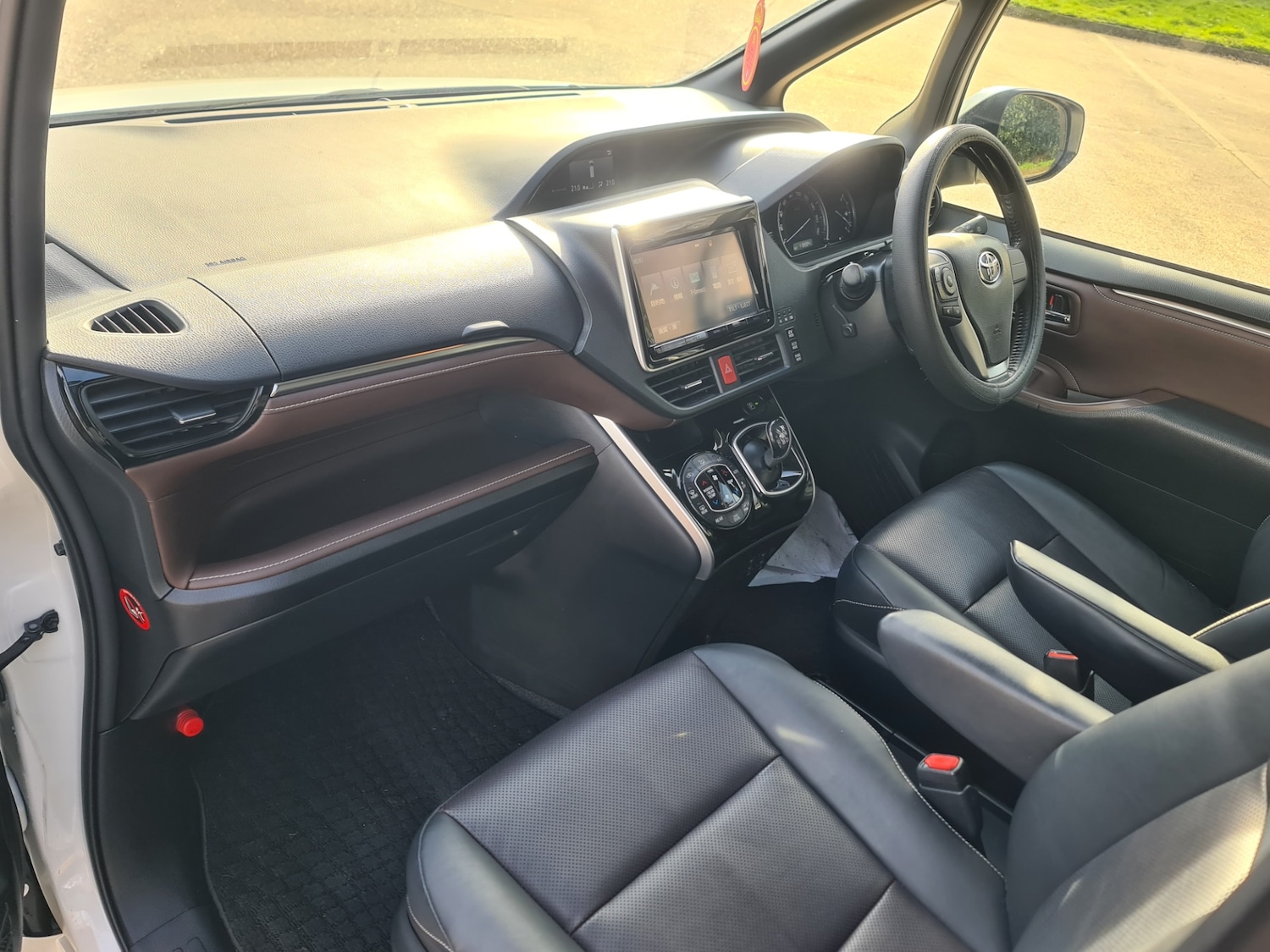 Used Toyota Noah 2015 for sale - 77158728: Photo 17