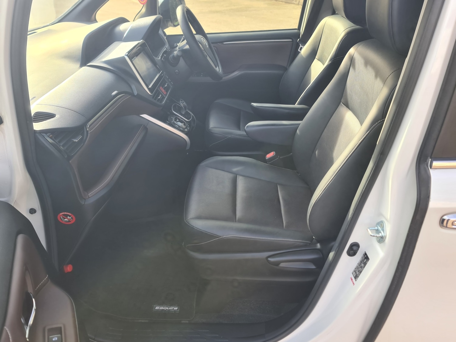 Used Toyota Noah 2015 for sale - 77158728: Photo 23