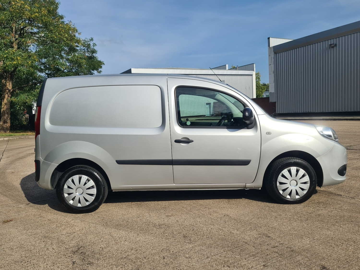 Used Renault Kangoo 2016 for sale - 76305820: Photo 1