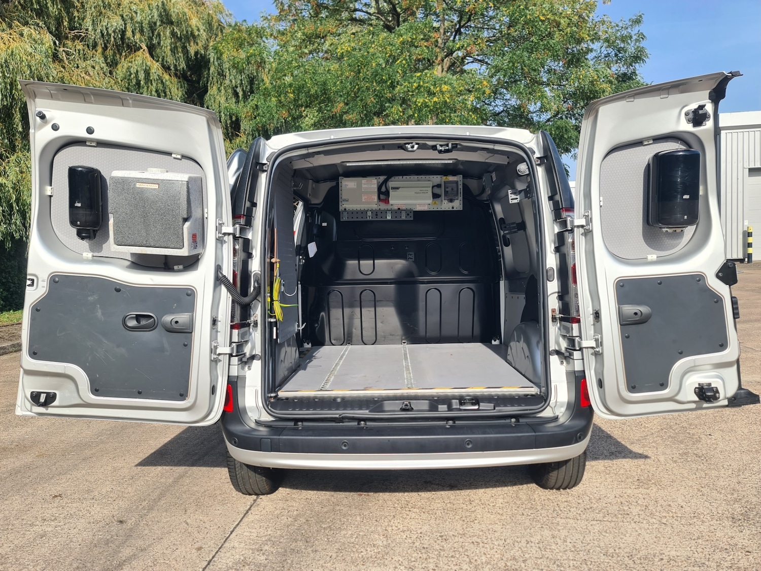 Used Renault Kangoo 2016 for sale - 76305820: Photo 2