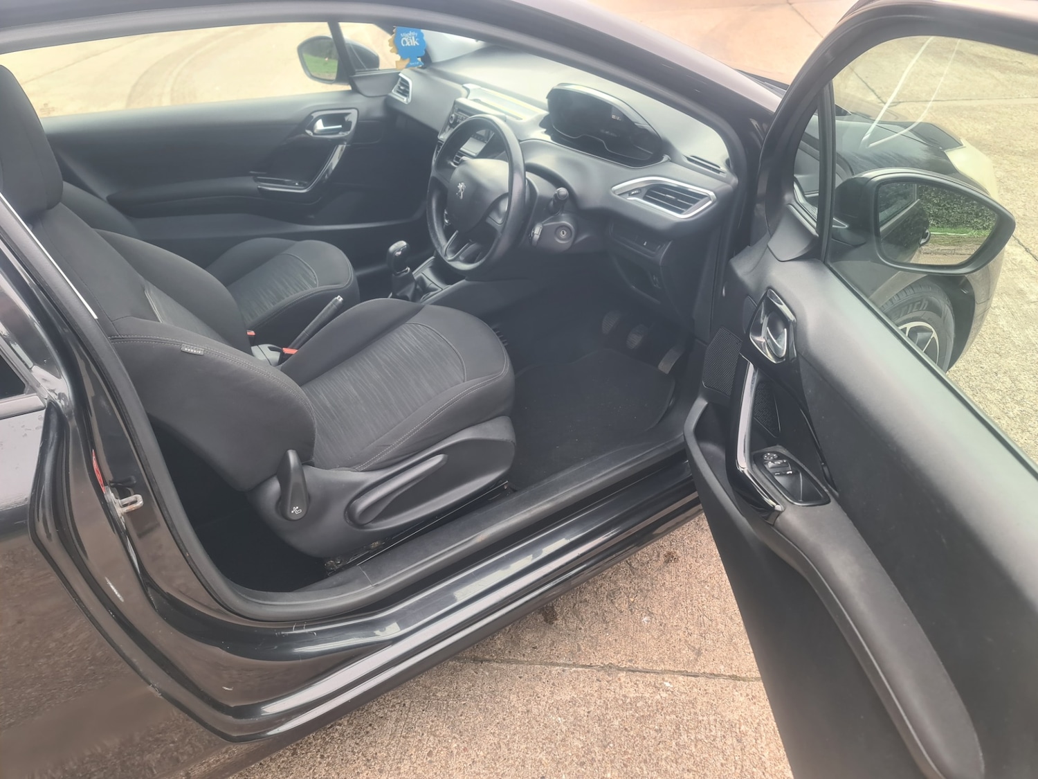 Used Peugeot 208 2013 for sale - 77742571: Photo 14