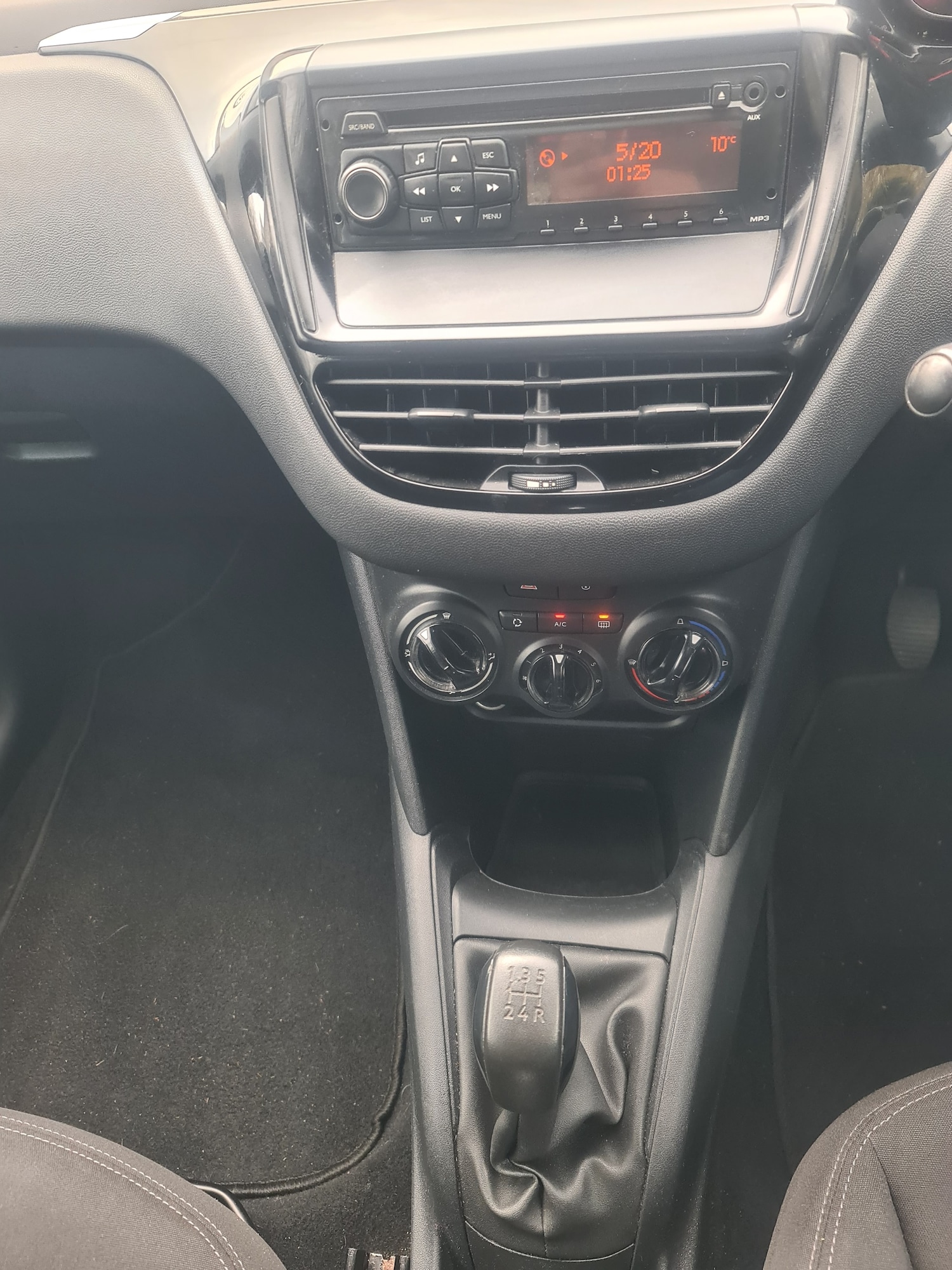 Used Peugeot 208 2013 for sale - 77742571: Photo 16