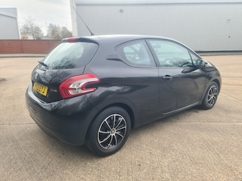 Used Peugeot 208 2013 for sale - 77742571: Photo