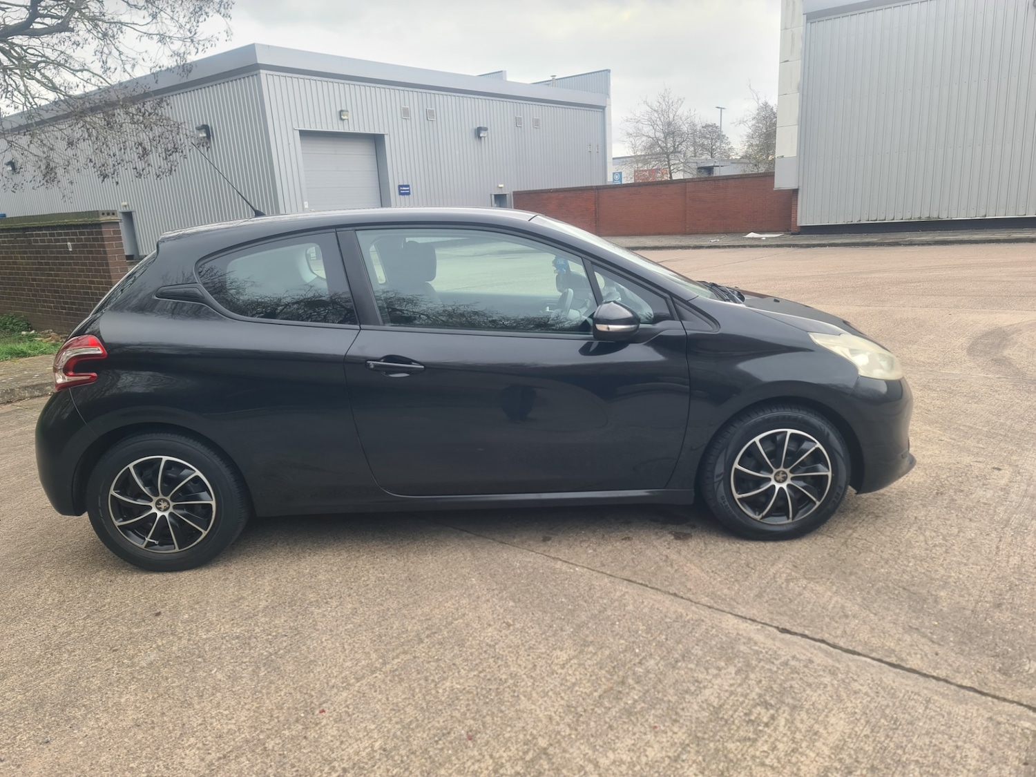 Used Peugeot 208 2013 for sale - 77742571: Photo 4