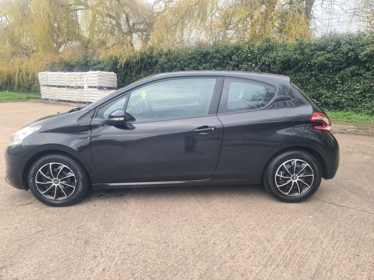 Used Peugeot 208 2013 for sale - 77742571: Photo 8