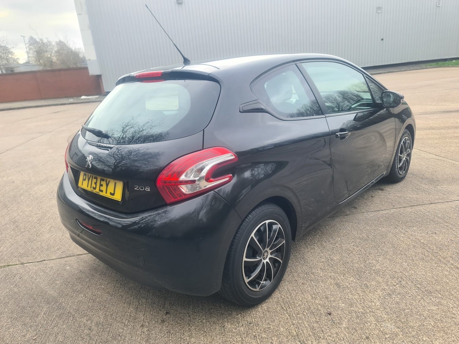 Used Peugeot 208 2013 for sale - 77742571: Photo 9