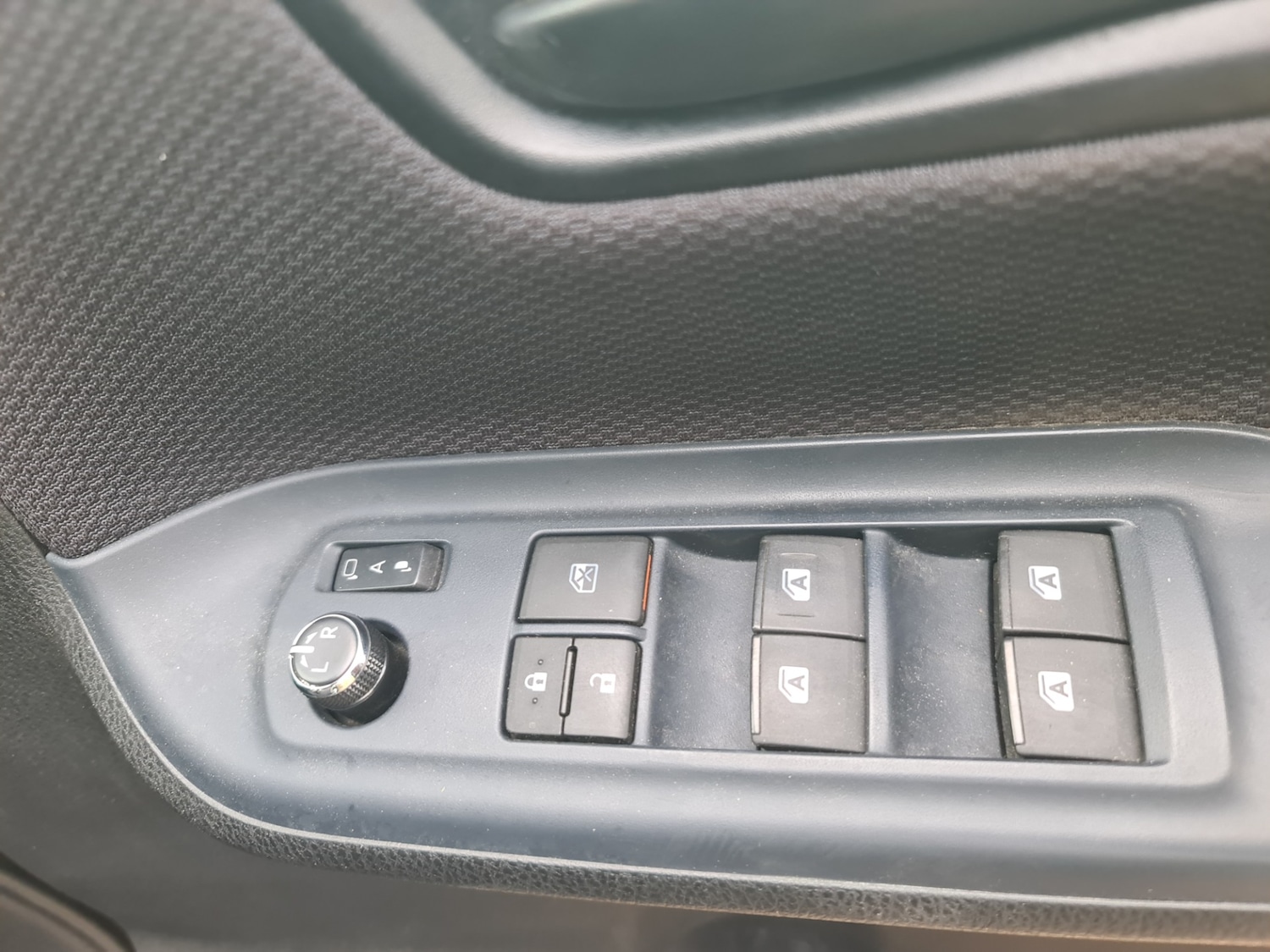 Used Toyota Noah 2015 for sale - 77159042: Photo 15