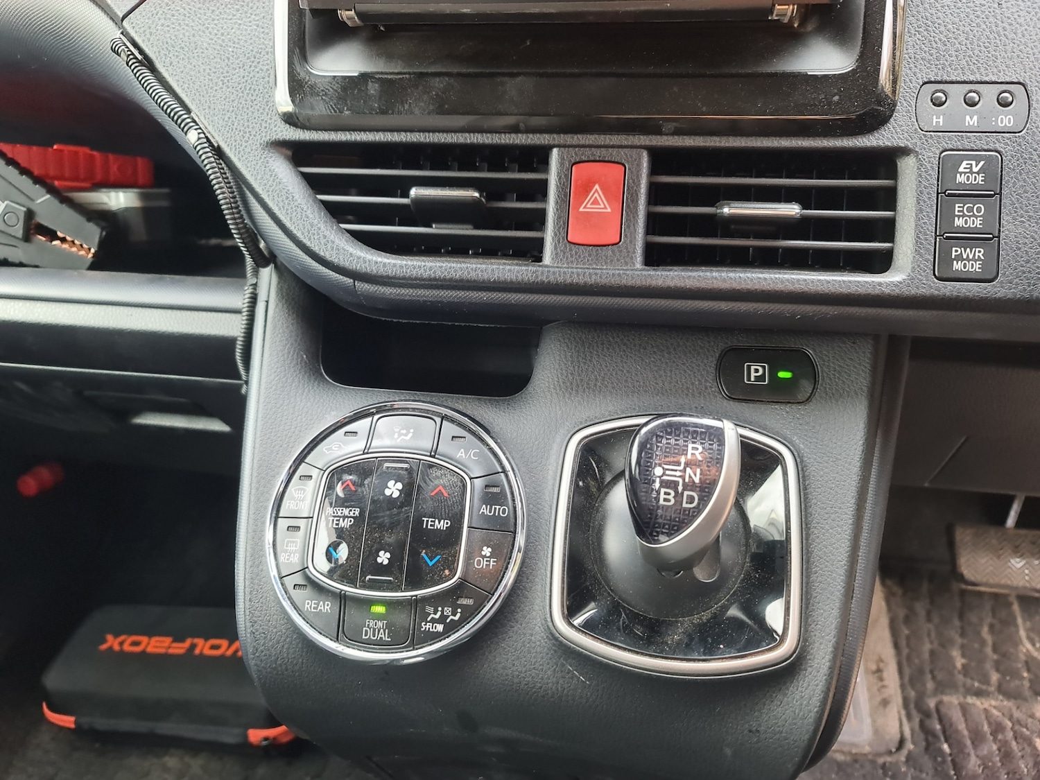 Used Toyota Noah 2015 for sale - 77159042: Photo 17