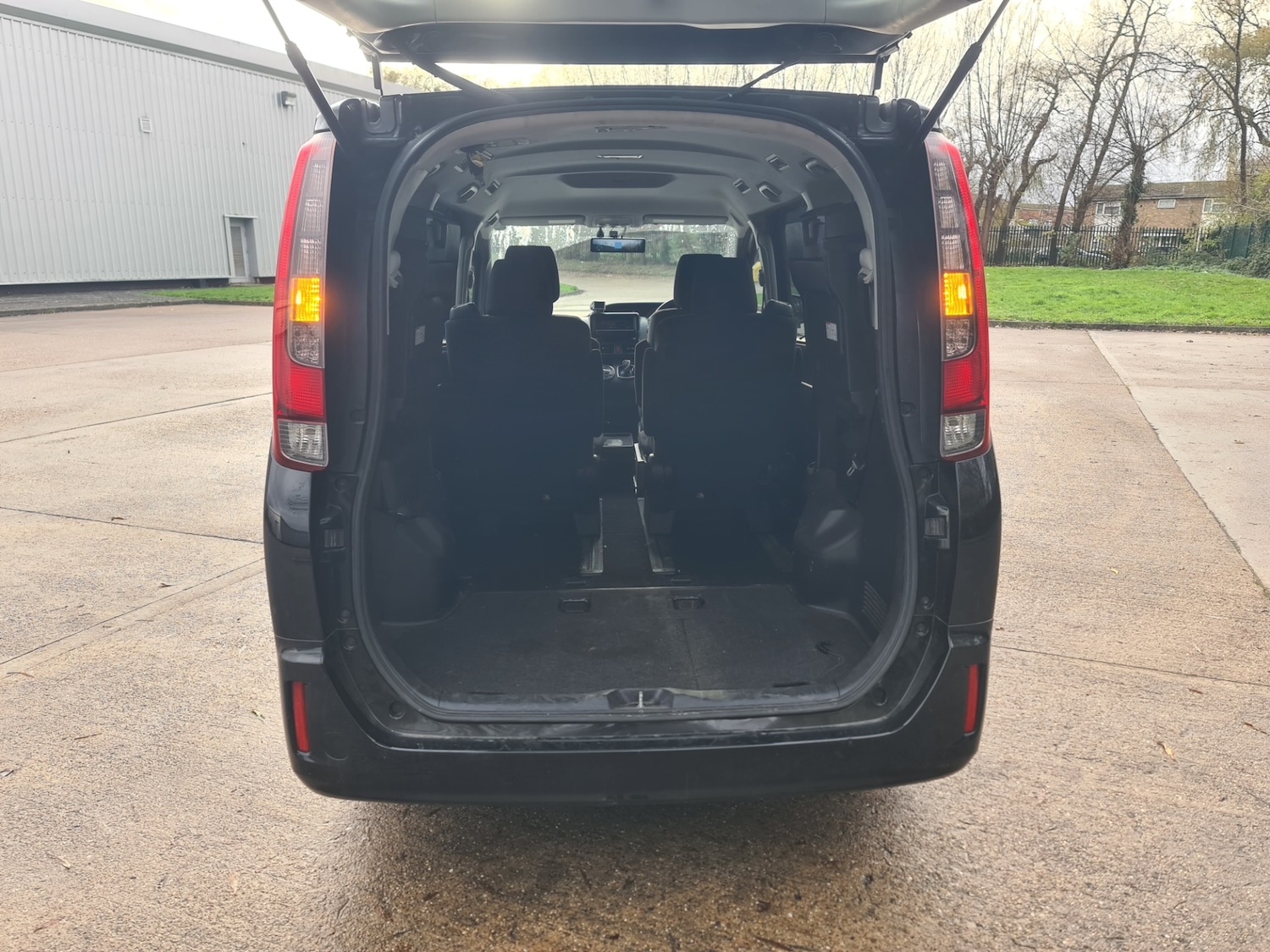 Used Toyota Noah 2015 for sale - 77159042: Photo 5