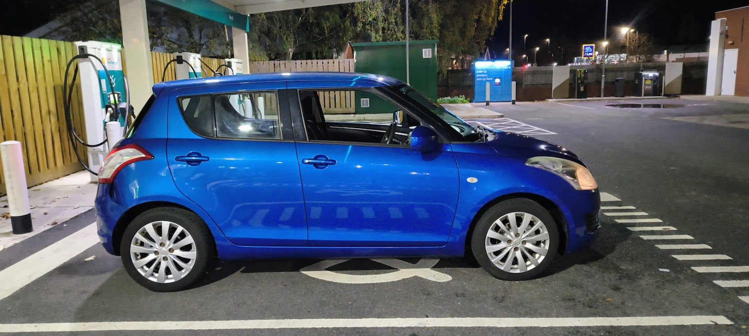Used Suzuki Swift 2011 for sale - 76706982: Photo 1