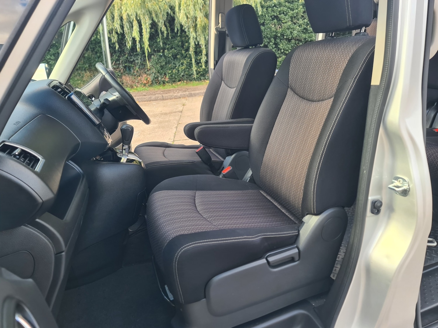 Used Nissan Serena 2024 for sale - 76508097: Photo 17