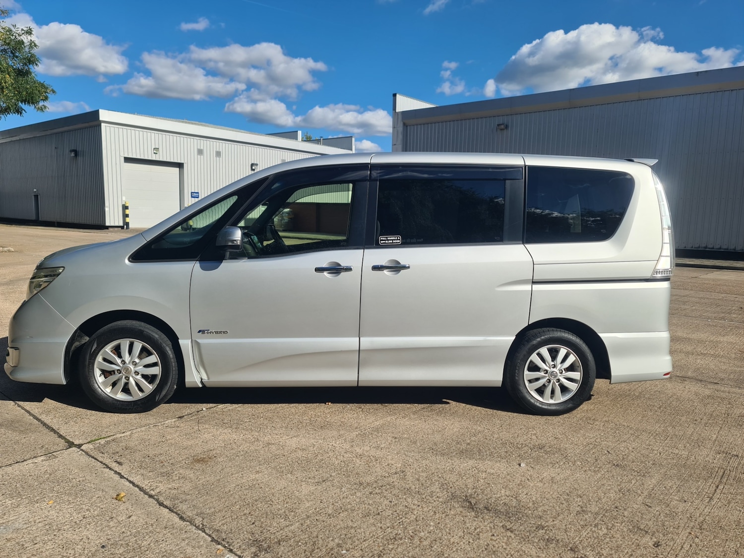 Used Nissan Serena 2024 for sale - 76508097: Photo 2