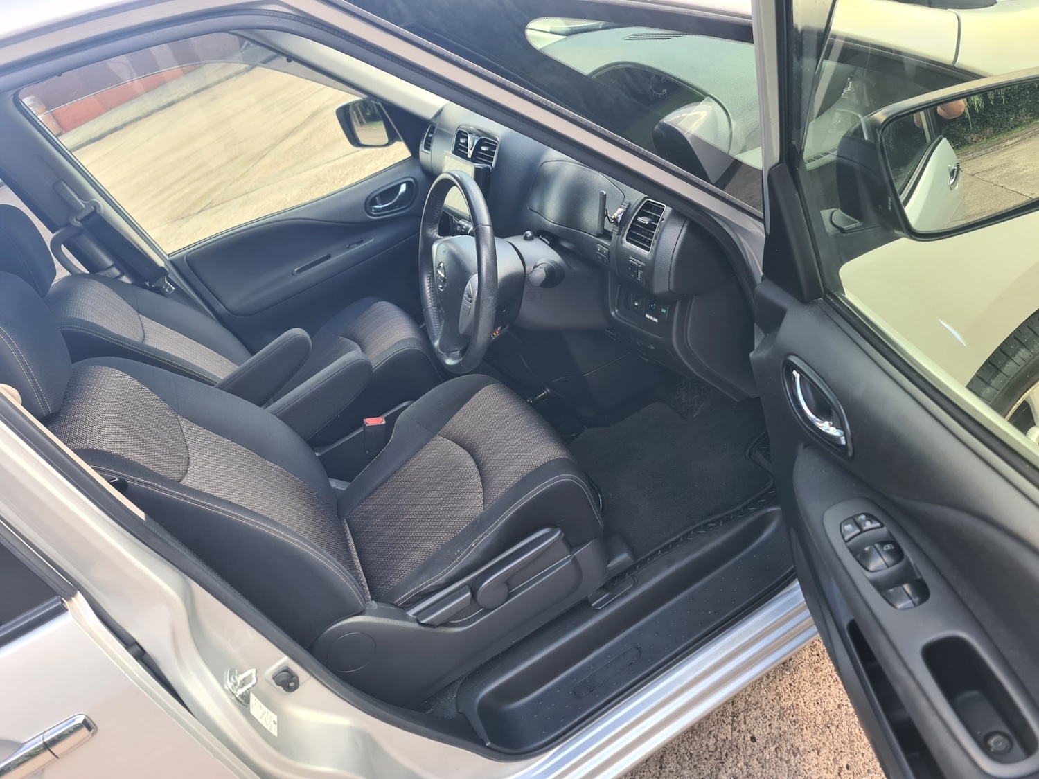 Used Nissan Serena 2024 for sale - 76508097: Photo 26