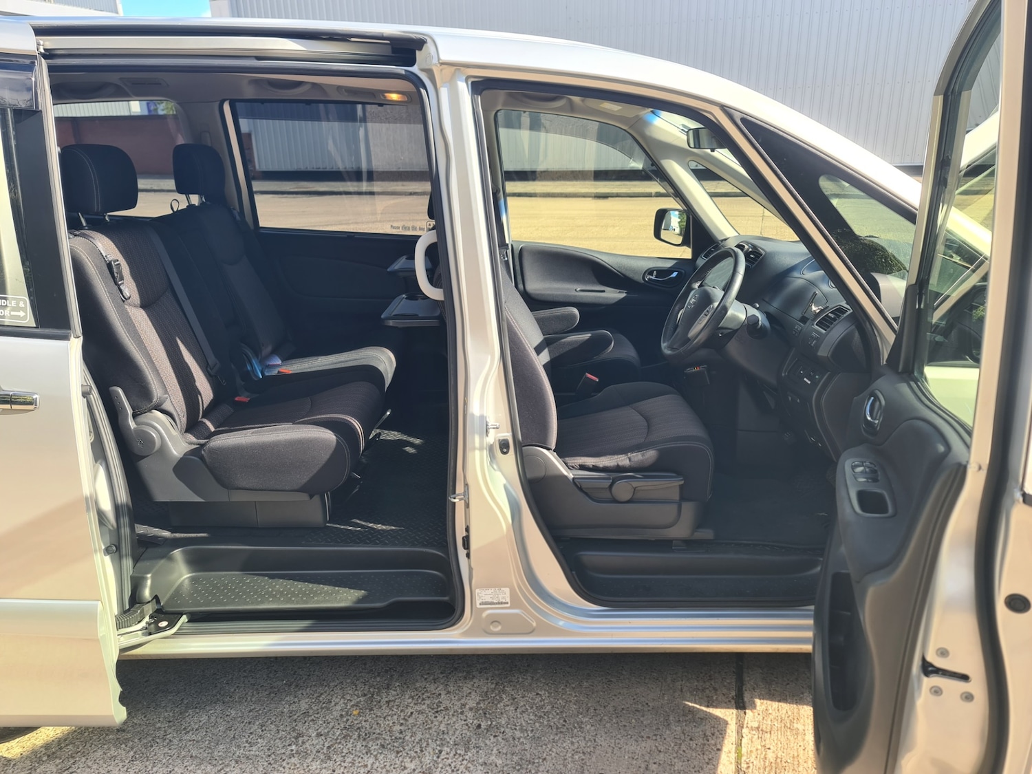 Used Nissan Serena 2024 for sale - 76508097: Photo 5