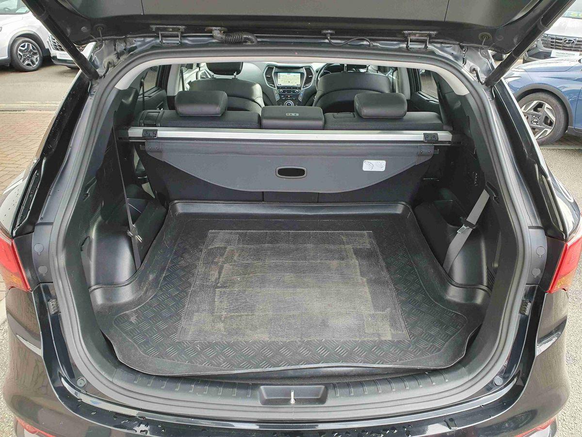 Used Hyundai Santa Fe 2017 for sale - 76539910: Photo 18