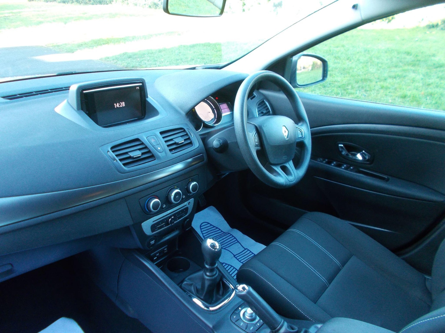 Used Renault Megane 2015 for sale - 76800980: Photo 12