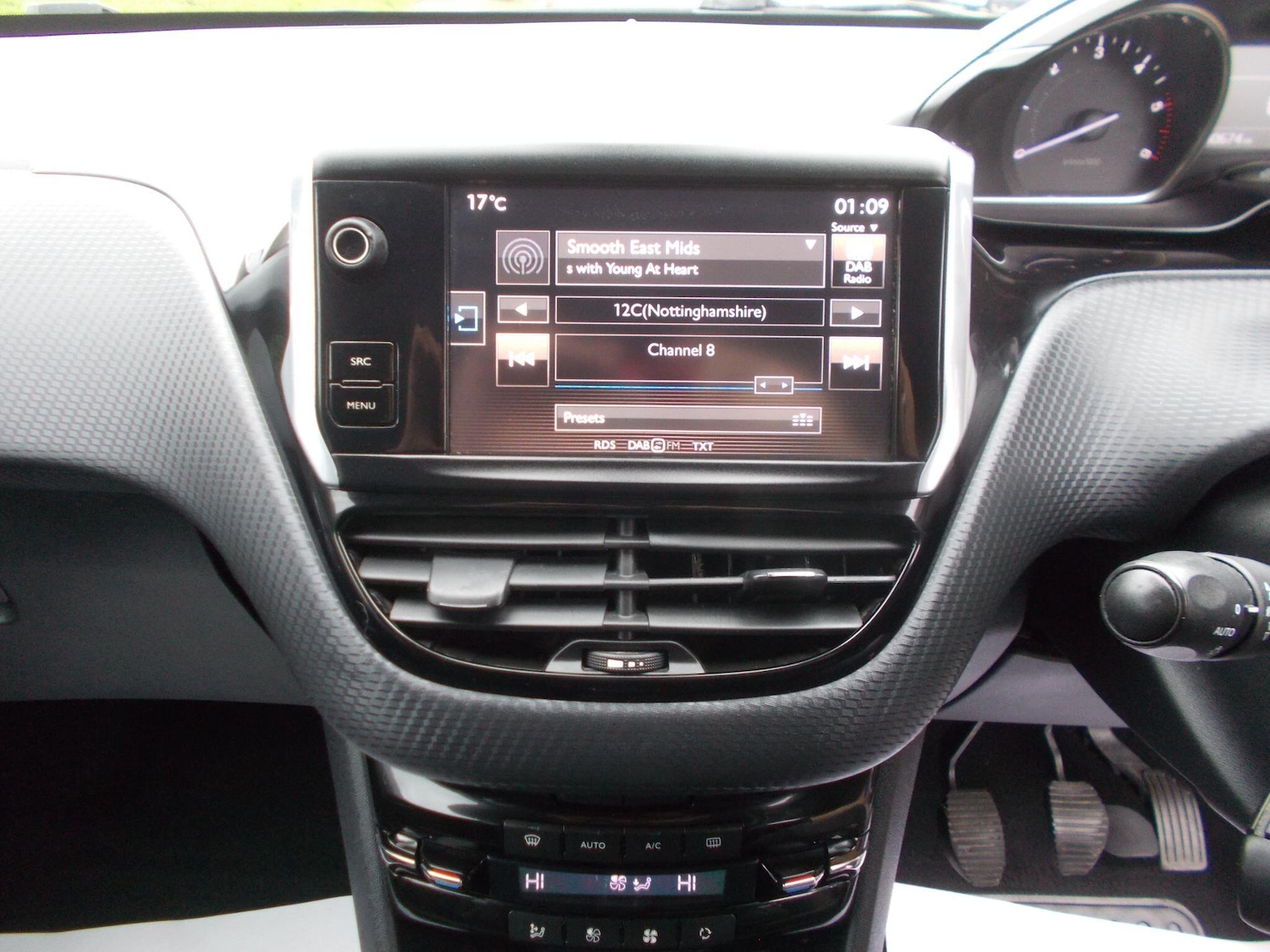 Used Peugeot 2008 2015 for sale - 77645895: Photo 20