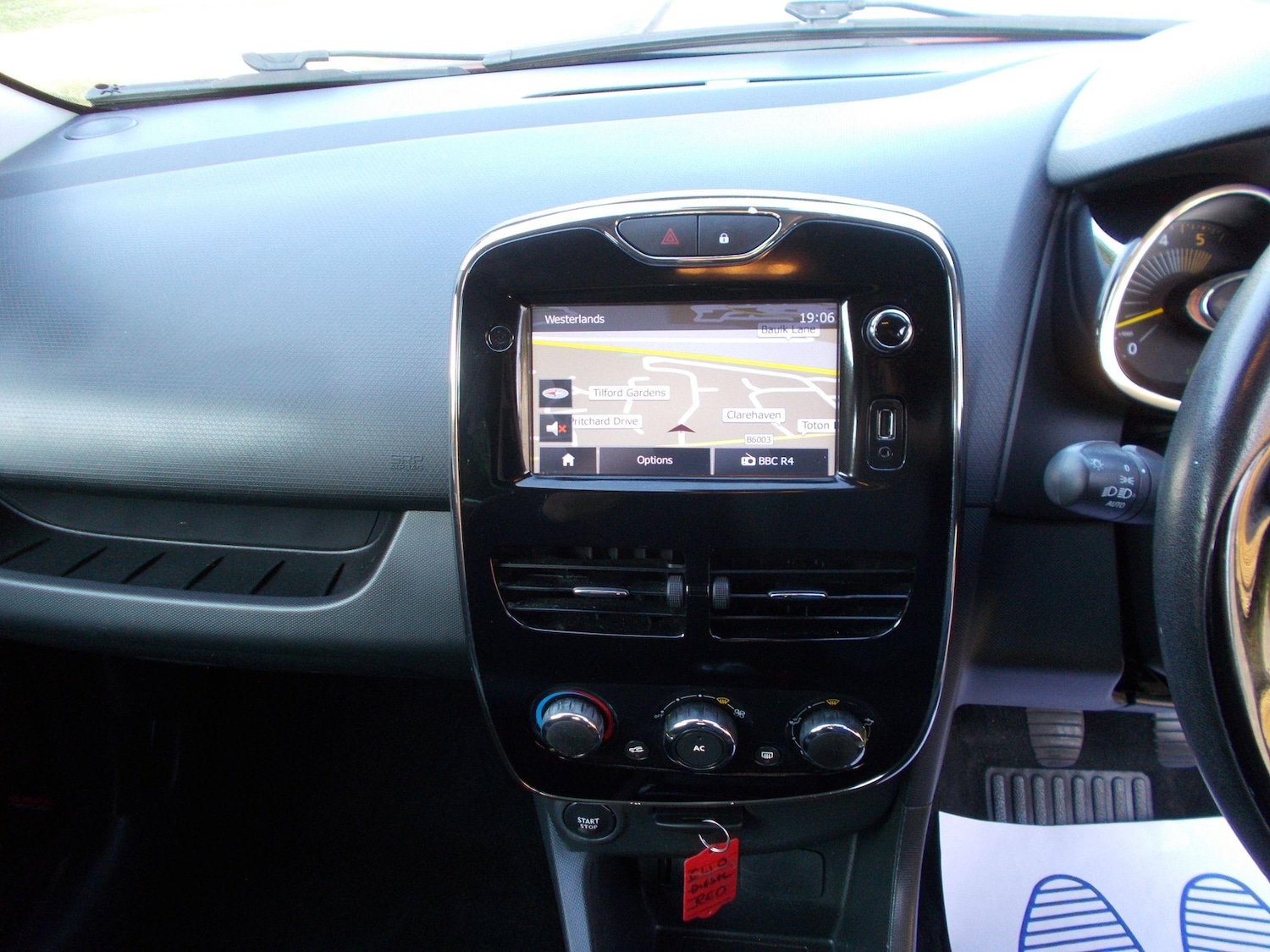 Used Renault Clio 2015 for sale - 76573150: Photo 12