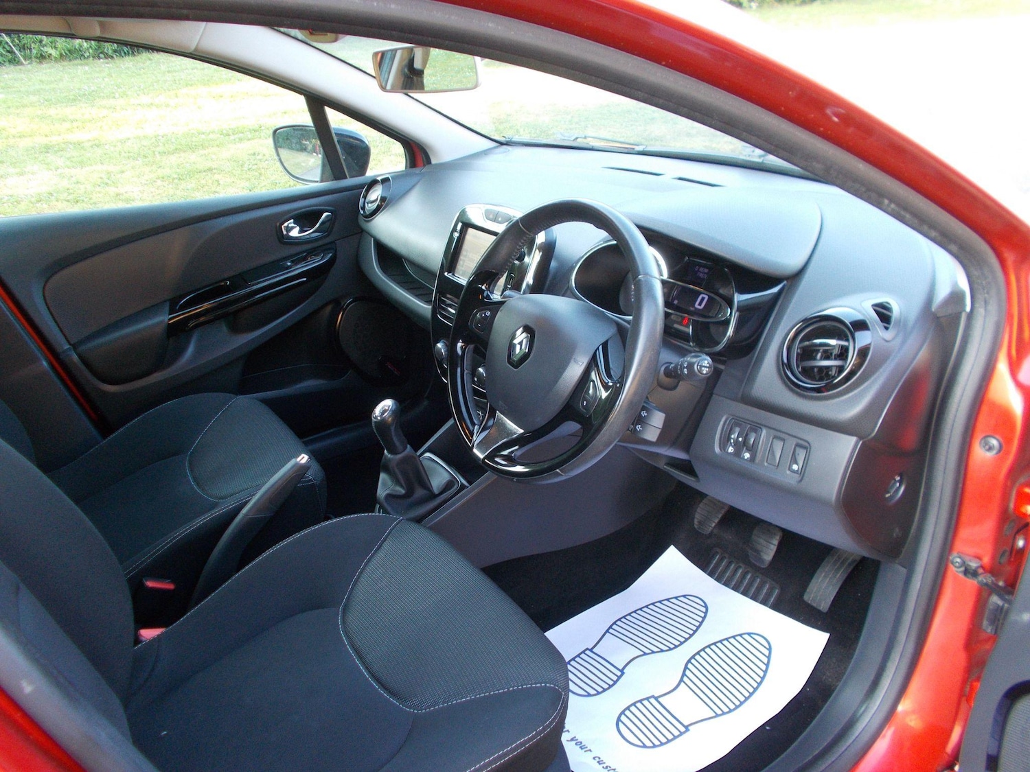 Used Renault Clio 2015 for sale - 76573150: Photo 15