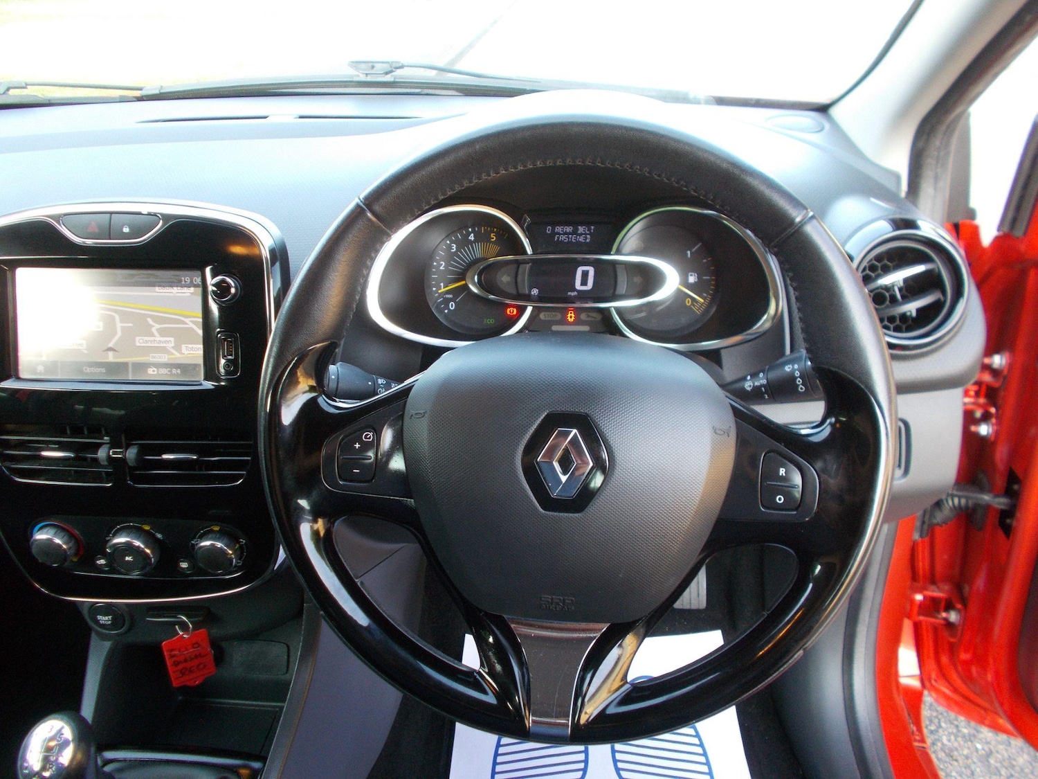 Used Renault Clio 2015 for sale - 76573150: Photo 8