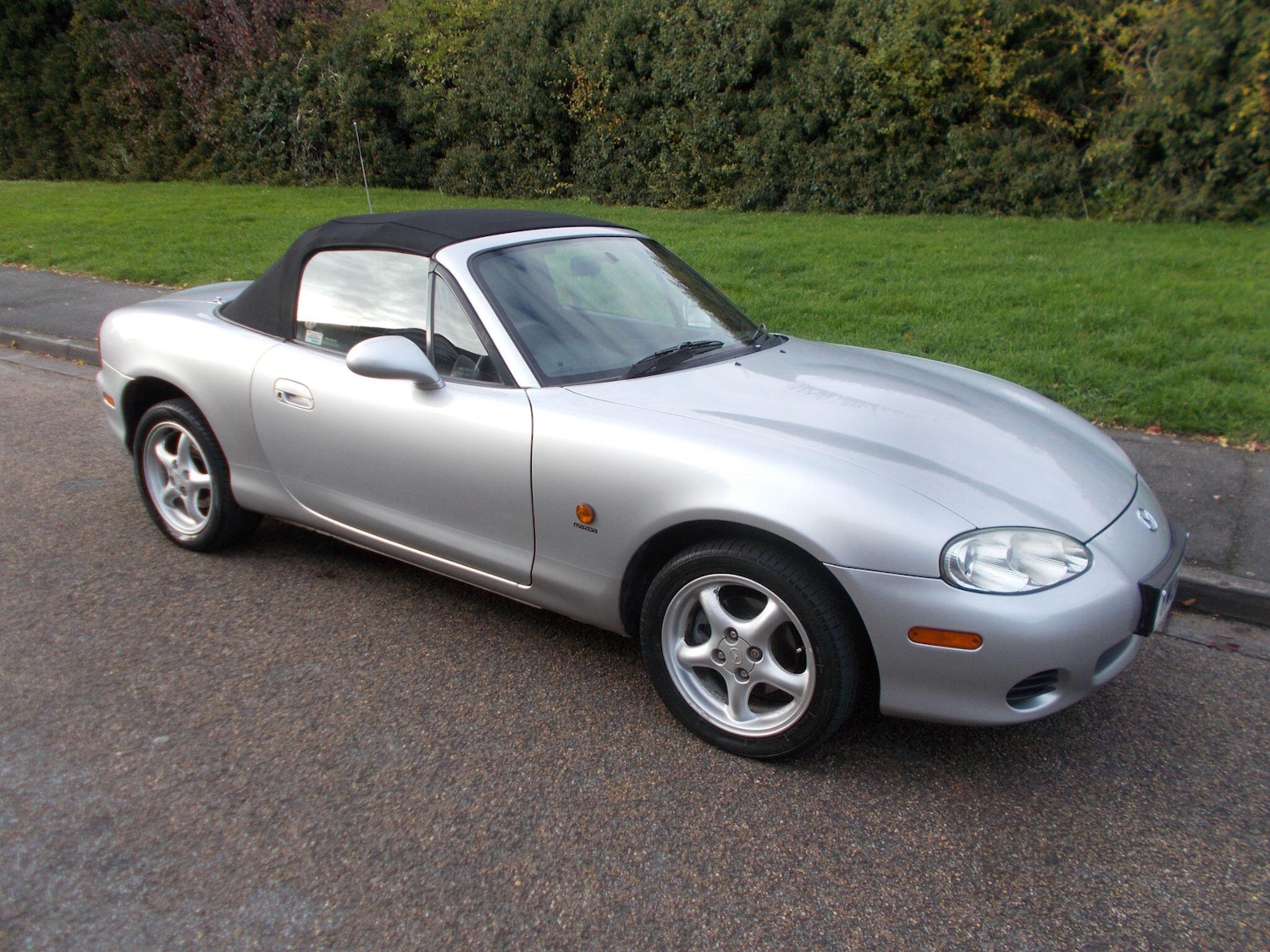 Used Mazda MX-5 2004 for sale - 76250906: Photo 2