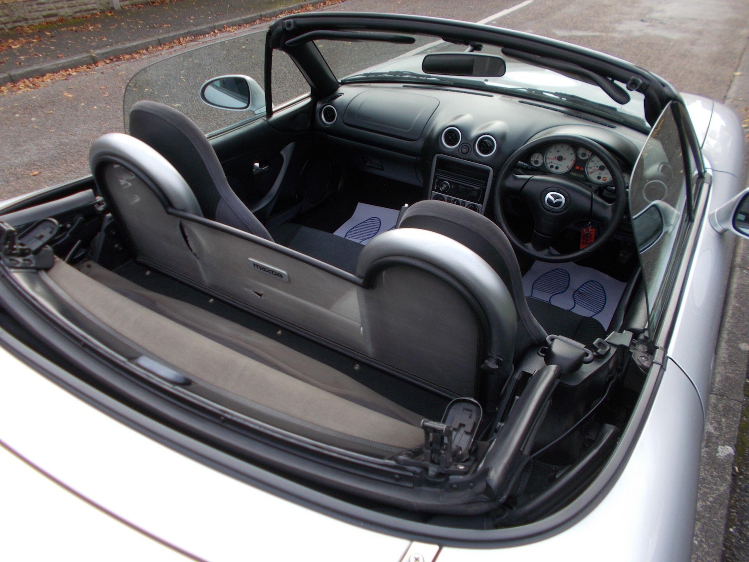 Used Mazda MX-5 2004 for sale - 76250906: Photo 6