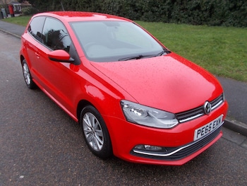 Used Volkswagen Polo 2015 for sale - 77020889: Photo