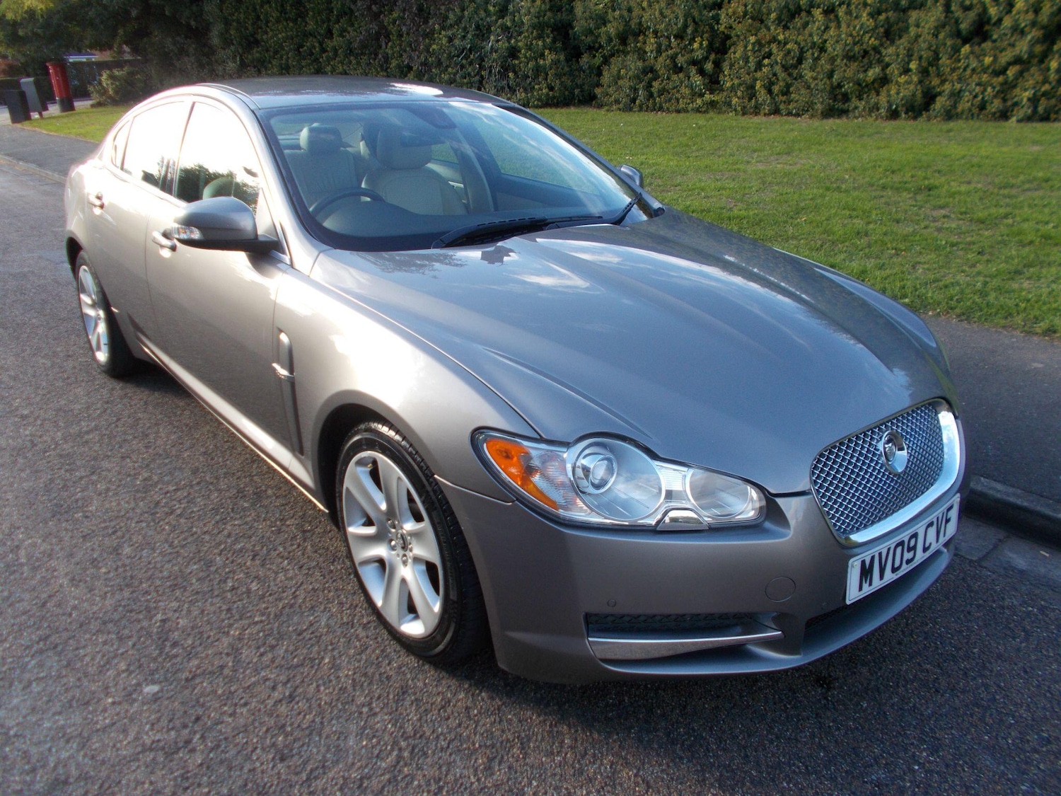 Used Jaguar XF 2009 for sale - 76060955: Photo 2