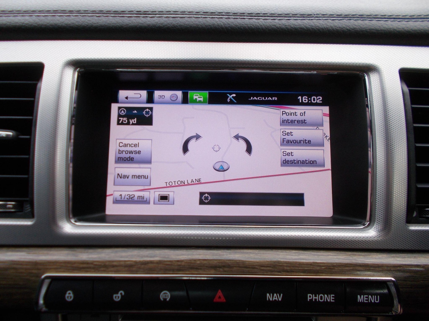 Used Jaguar XF 2015 for sale - 76158804: Photo 4