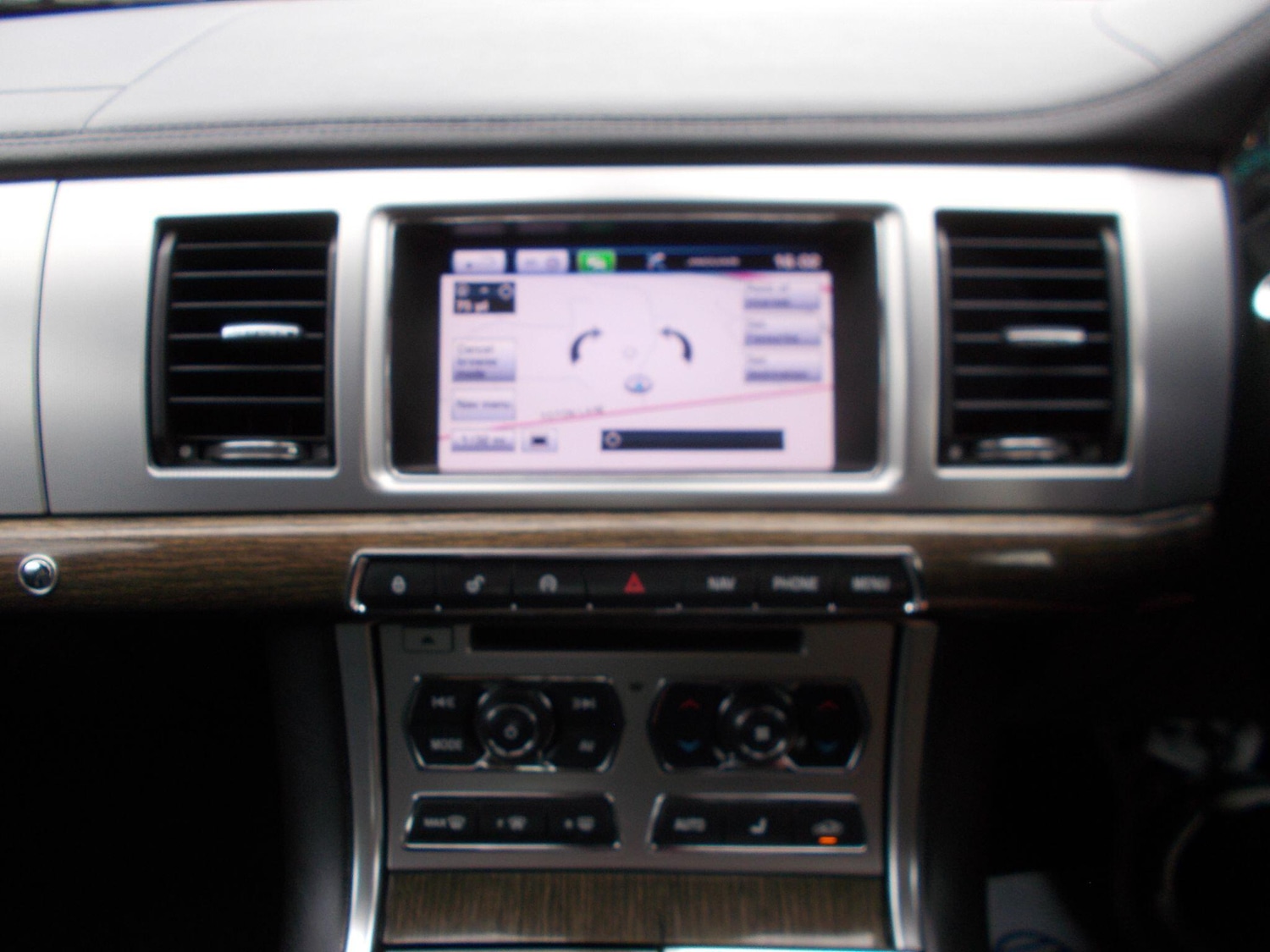 Used Jaguar XF 2015 for sale - 76158804: Photo 9