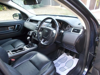 Used Land Rover Discovery Sport 2017 for sale - 75687716: Photo