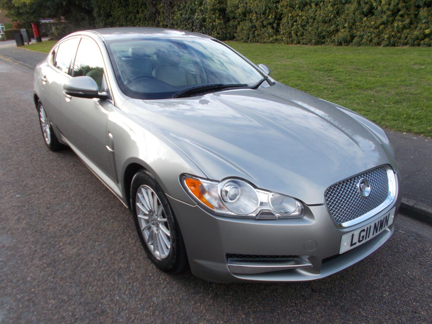 Used Jaguar XF 2011 for sale - 76060126: Photo 2