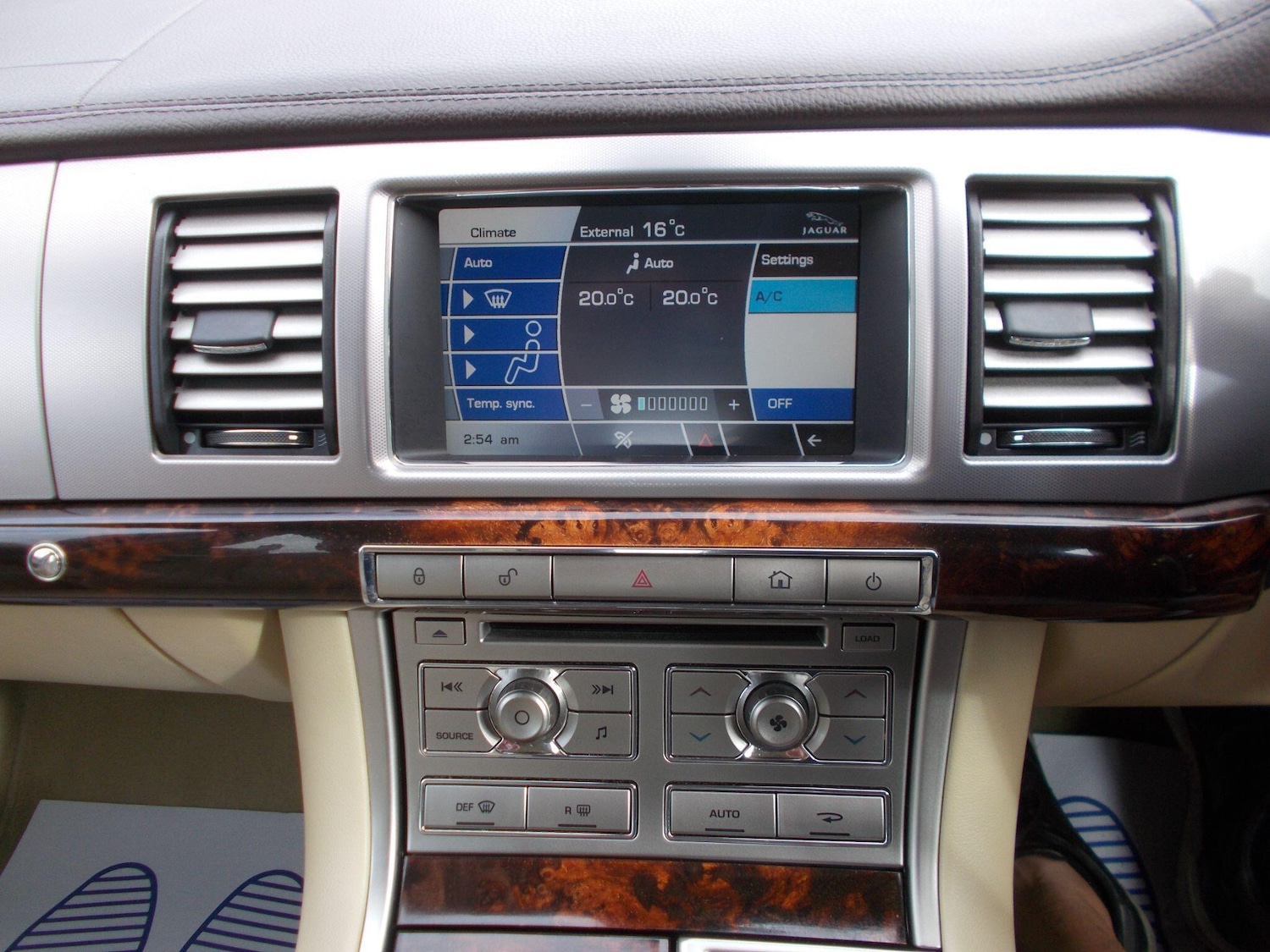 Used Jaguar XF 2011 for sale - 76060126: Photo 5