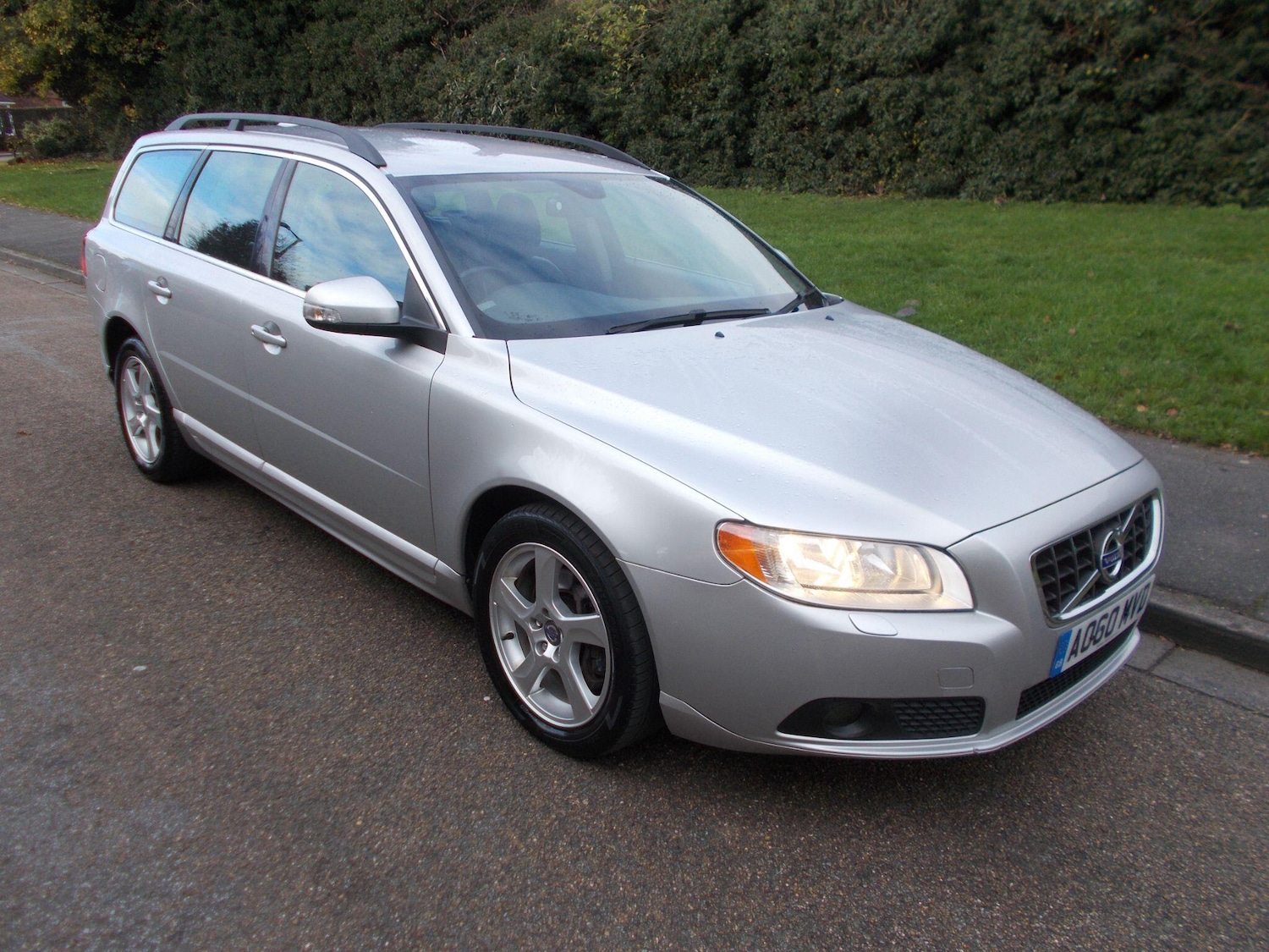 Used Volvo V70 2010 for sale - 76612745: Photo 2