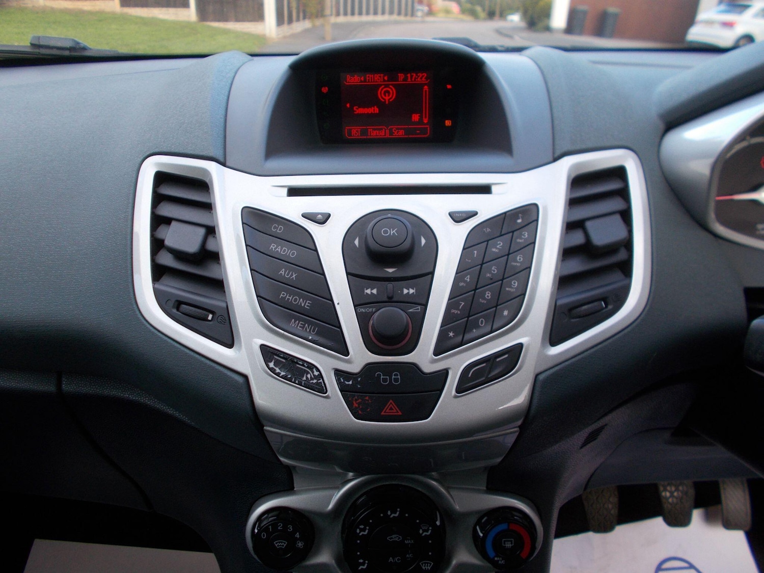 Used Ford Fiesta 2011 for sale - 76398503: Photo 16