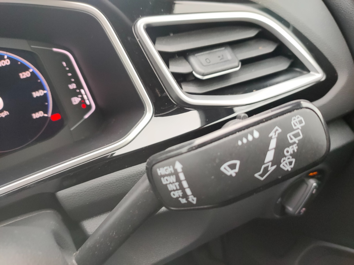 Used Volkswagen T-Roc 2023 for sale - 77663620: Photo 22