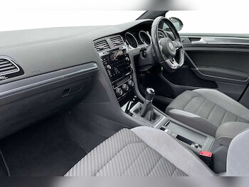 Used Volkswagen Golf 2018 for sale - 77005857: Photo