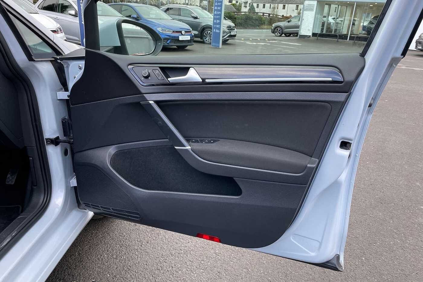 Used Volkswagen Golf 2017 for sale - 77501013: Photo 14