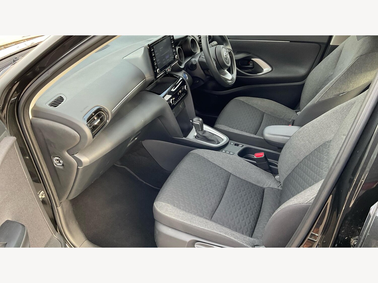 Used Toyota Yaris Cross 2024 for sale - 77255201: Photo 12