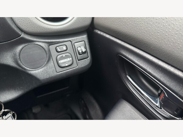 Used Toyota Yaris 2012 for sale - 76239722: Photo 24