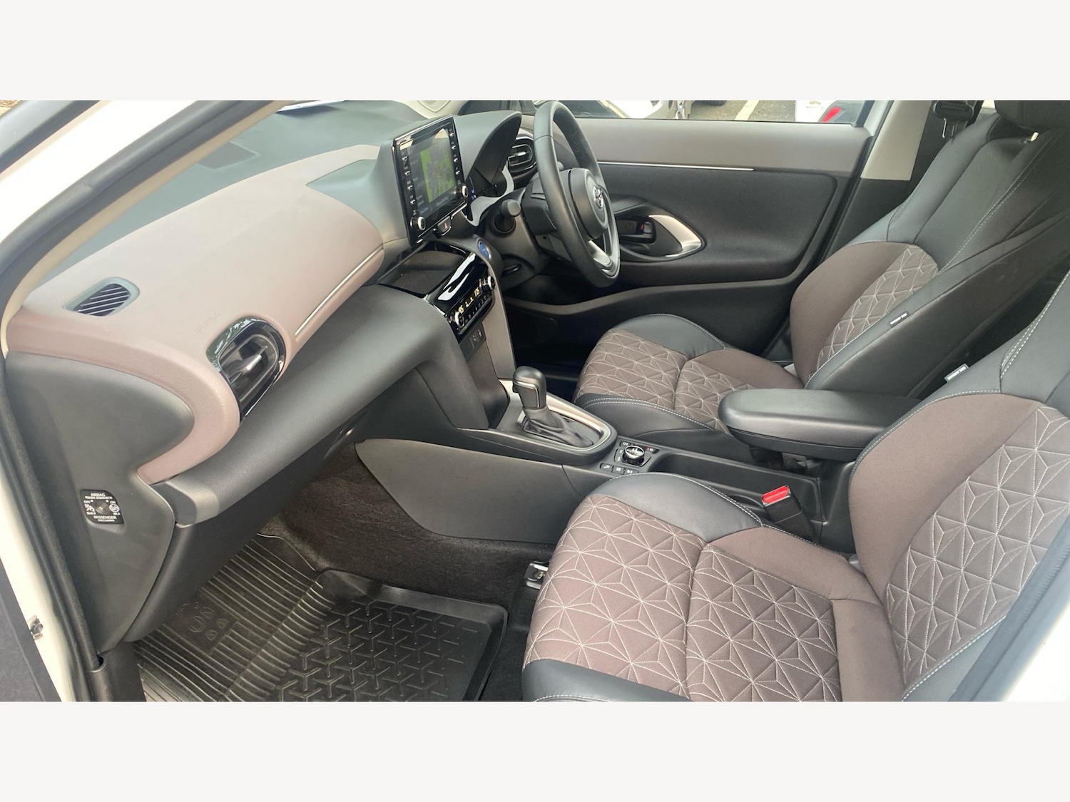 Used Toyota Yaris Cross 2023 for sale - 76295436: Photo 12